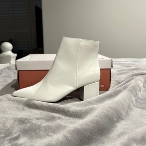 NEW & NEVER WORN Minimalist Chunky Heeled Classic Boots Size 7.5